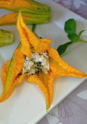 Une photo de Fleurs de courgettes farcies