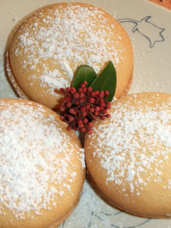 Una foto de Almendrados rellenos de lemon curd
