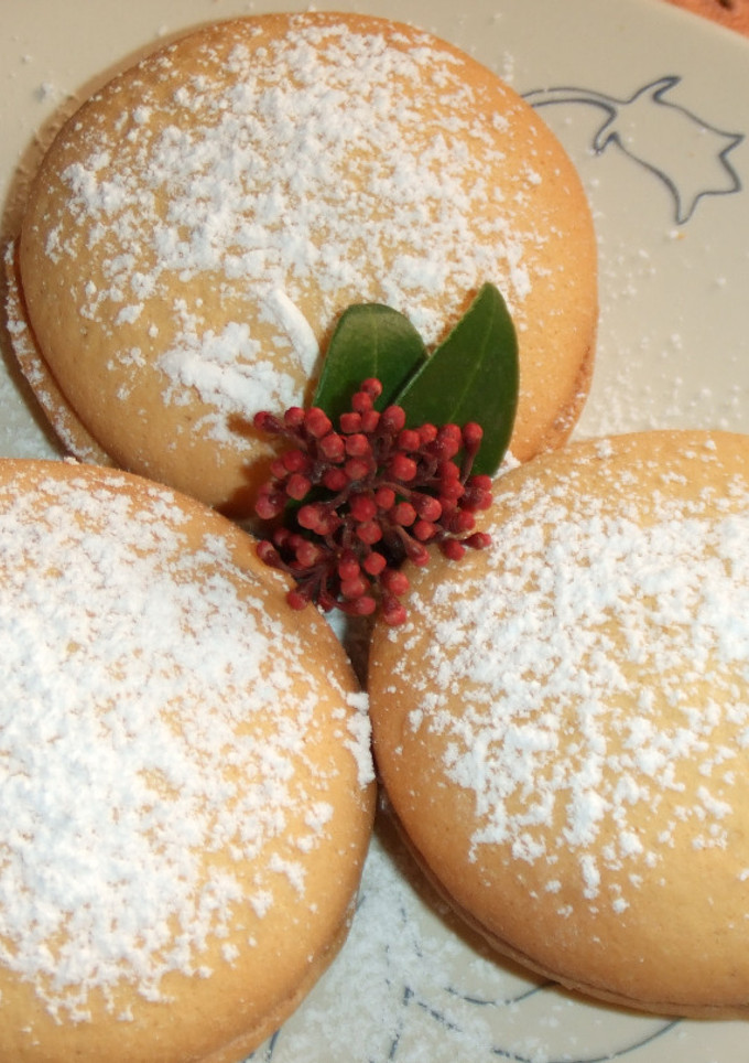 Una foto de Almendrados rellenos de lemon curd 