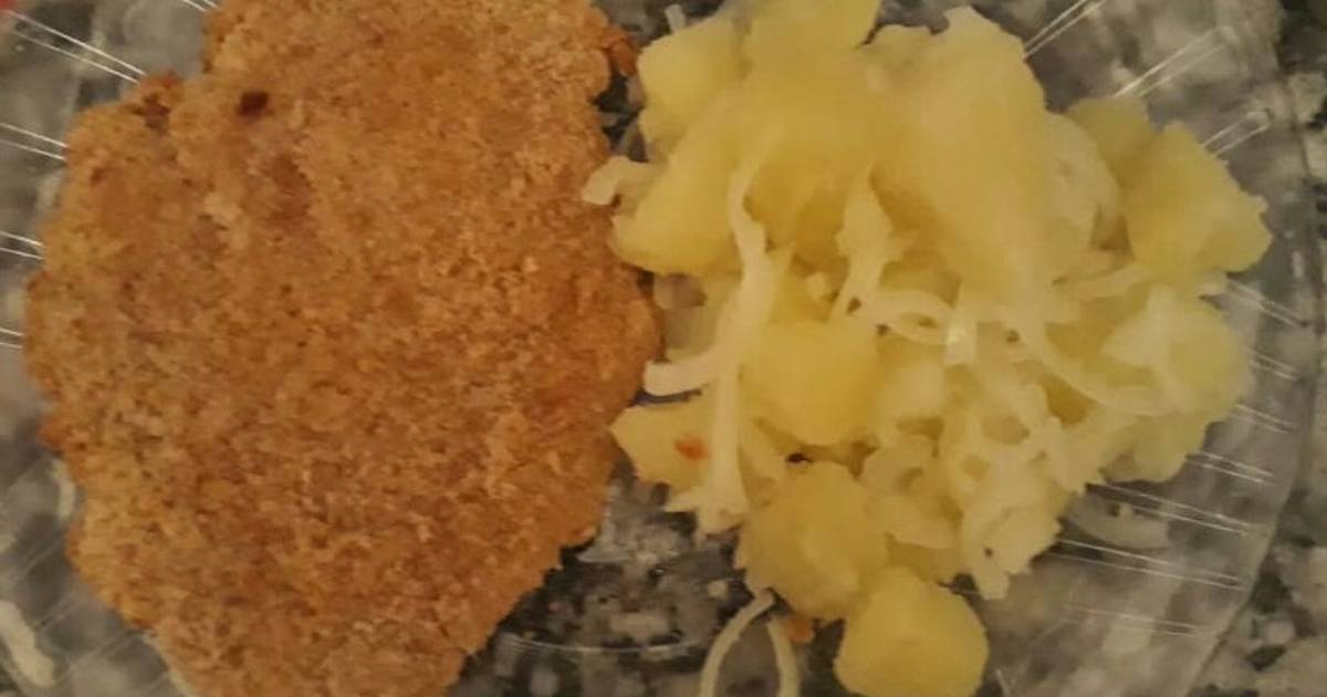 Milanesa de pollo con ensalada de papa y cebolla Receta de Marisol