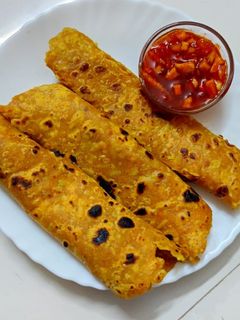 ખીચડી ના થેપલા(khichdi na thepla recipe in gujarati) રેસીપી મુખ્ય ફોટો