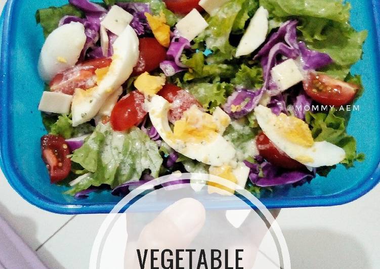 Cara Menyiapkan Vegetable Salad with Homemade Dressing Top Enaknya