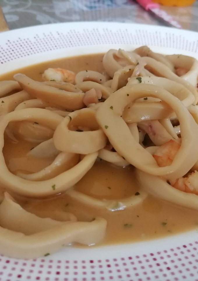 Una foto de Calamares en salsa de quisquillas (Thermomix- TM6)