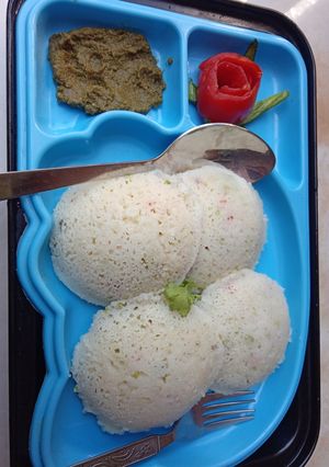 सूजी इडली (Suji Idli recipe in hindi) रेसिपी मुख्य फोटो