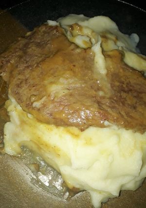 Una foto de Bife con mostaza y acompañado de Puré!