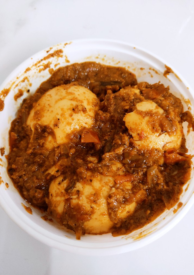 செட்டிநாடு முட்டை கிரேவி(chettinadu egg gravy recipe in tamil) செய்முறை முக்கிய புகைப்படம்