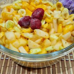 A picture of Fruit chaat.