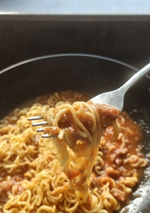 A picture of Mala Beef Tomato Noodles.