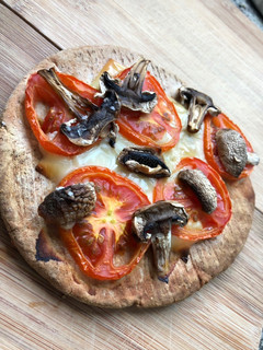 Una foto de Pan pita con vegetales