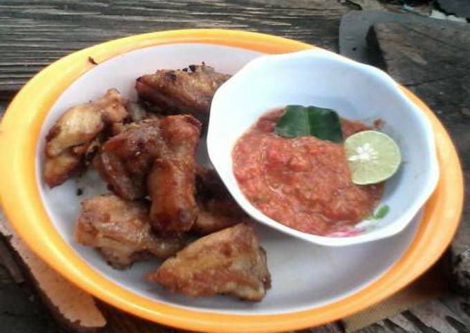 Ayam goreng bumbu lumur + sambel terasi sederhana