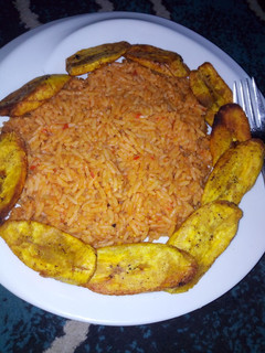 Shinkafa jollof da plantain ainihin hoton girkin