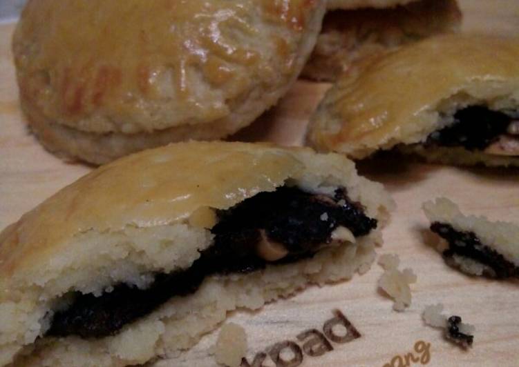 Pie Mini Cokelat Kacang
