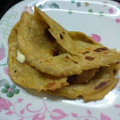 A picture of 5 layered makka paratha.