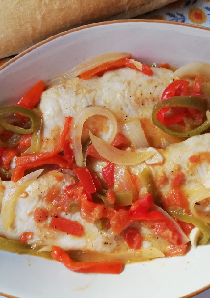 Una foto de Merluza a la roteña 💃🏼🍅🌶️