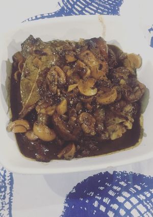 A picture of Pork Adobo w Mushrooms.