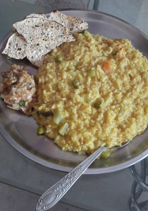 हेल्थी खिचड़ी (Healthy khichdi recipe in hindi) रेसिपी मुख्य फोटो