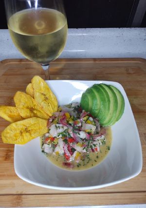 Una foto de Ceviche de reineta con chips de platanoise