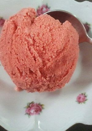 A picture of Strawberry and Banana ice-cream.