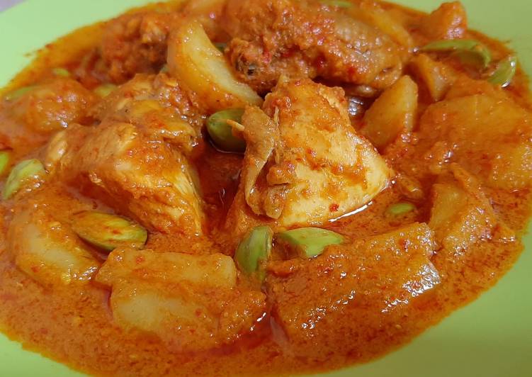 Gulai Ayam Kentang