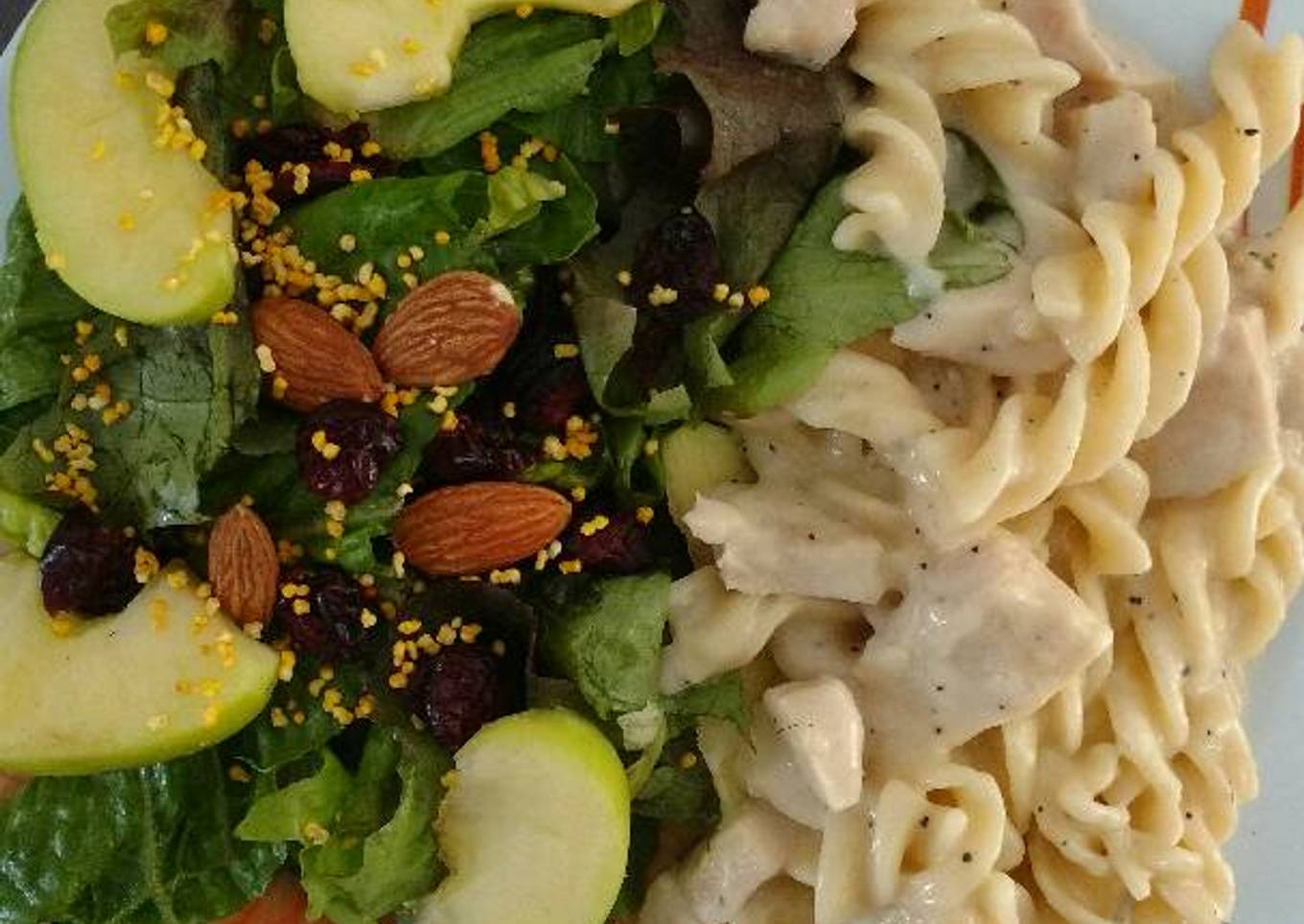 Pasta Alfredo con trozos de pollo