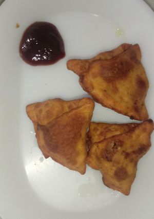 A picture of Aloo Samosa.