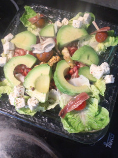 Una foto de Ensalada de aguacate con mejillones