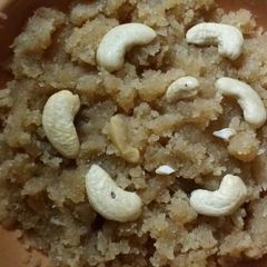 A picture of Rava Halwa.