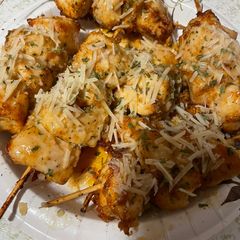 A picture of Garlic Parmesan chicken skewers.