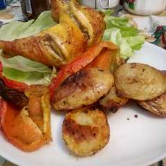 Una foto de Pollo al horno con sazón de ají panca