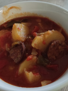 Una foto de Patatas con chorizo
