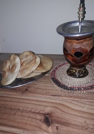Una foto de Mi versión de tortas fritas😊