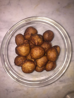 A picture of Banana fritters or banana balls.