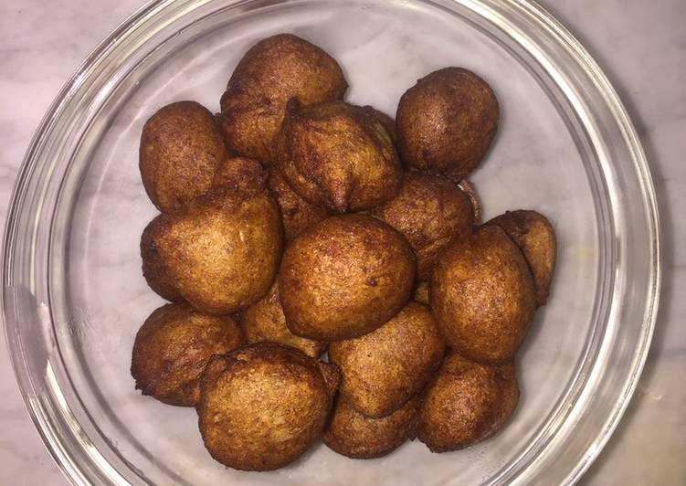 Banana fritters or banana balls