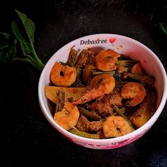 A picture of Prawn broth with potato and Indian Spinach(Bengali called "Puishaak").