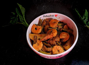 A picture of Prawn broth with potato and Indian Spinach(Bengali called "Puishaak").