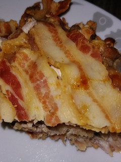 Sajtos, baconos, gombás karaj recept fotója