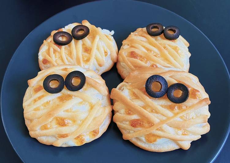 Pizzas momies au fromage 🎃 - Faye Douffet