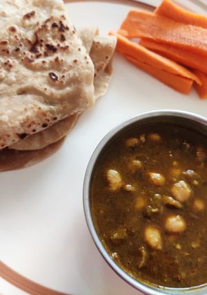 A picture of Chole Palak.
