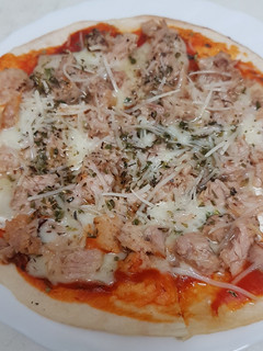 Una foto de Pizza de atún en base de fajita