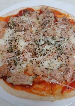 A picture of Tuna Pizza on a Tortilla Base.