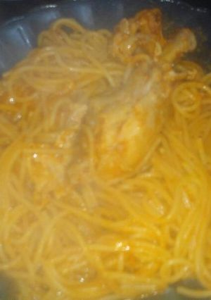 Una foto de Fideos con pollo