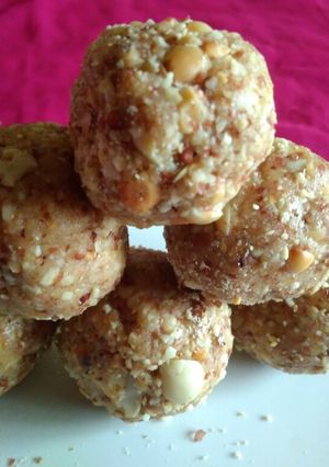 A picture of Peanuts laddus.