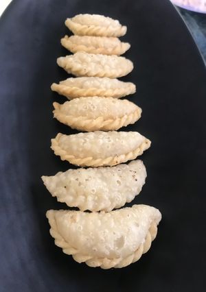 A picture of Gujiya.