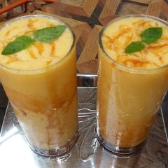 A picture of Mango  butterscotch  iceshake.