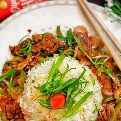 Beef chilli with vegetables fried rice A picture of Beef chilli with vegetables fried rice.