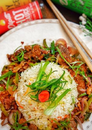 A picture of Beef chilli with vegetables fried rice.