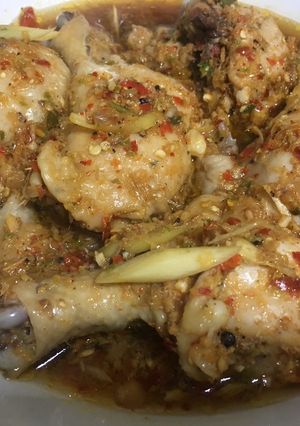 A picture of Steamed Chicken with Various Herbs.