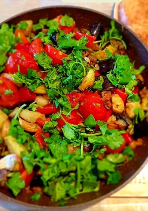 A picture of Warm salat with beef.