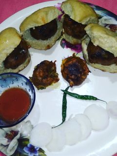 बटाटा बड़ा (Batata vada recipe in Hindi) रेसिपी मुख्य फोटो