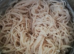 Una foto de Spaghetti blanco con mega queso